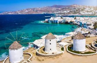 Η Μύκονος ήδη από τη δεκαετία του 1960 προσέλκυε σταρ από όλο τον κόσμο