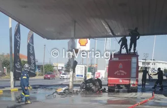 Βέροια: Νταλίκα εκτός ελέγχου «μπούκαρε» σε βενζινάδικο και προκάλεσε φωτιά