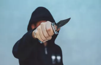 Αγόρι με μαχαίρι