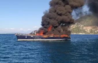 φωτιά σε ιστιοφόρο