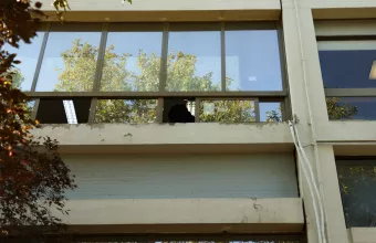 Με κατάγματα νοσηλεύεται ο φοιτητής που έπεσε από τον 2ο όροφο της Νομικής του ΑΠΘ