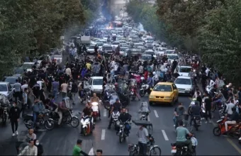 Το Παρίσι καλεί τους Γάλλους να φύγουν από το Ιράν 