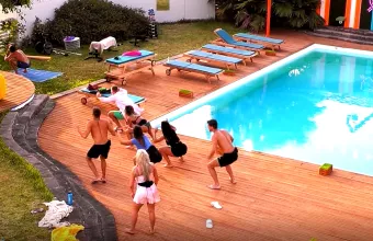 Love Island: Οι singles παίρνουν το παιχνίδι στα χέρια τους και επιλέγουν ταίρι 