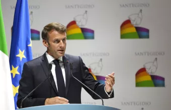 Μακρόν: Άνανδρες οι ρωσικές επιθέσεις, θα βοηθήσουμε τους Ουκρανούς να αντισταθούν 