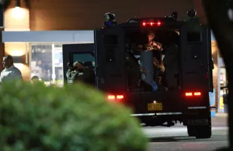 Η τοπική αστυνομία ανακοίνωσε μέσω twitter πως ένας ύποπτος είναι υπο κράτηση