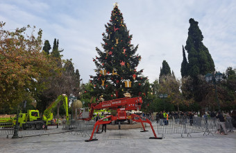 Την Πέμπτη ανάβει το χριστουγεννιάτικο δέντρο στο Σύνταγμα
