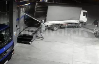 Διέρρηξαν με φορτηγό την είσοδο βενζινάδικου στη Θεσσαλονίκη