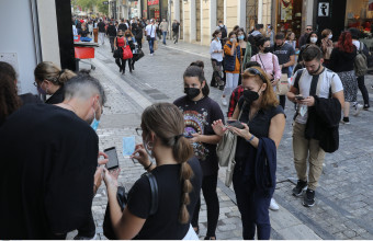 Κόσμος στην Ερμού