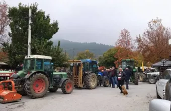 Λάρισα: Πλήθος τρακτέρ στο κέντρο της Αγιάς – Ετοιμάζονται για Αθήνα