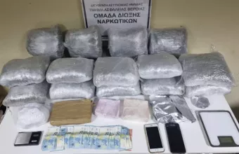 Θεσσαλονίκη: Συνελήφθη 42χρονος που έκρυβε στο διαμέρισμά του τρία κιλά κοκαΐνης και 19 κιλά χασίς 
