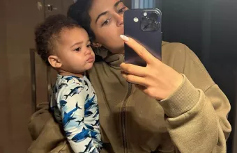 Η Kylie Jenner με τον γιο της 