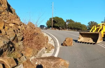 Λέσβος: Μικροζημιές από τους σεισμούς σε σπίτια, οδικό δίκτυο και την εκκλησία της Στύψης