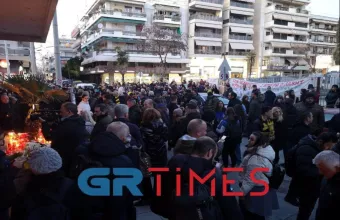 Χιλιάδες άτομα στη «Χαριλάου» για τον Άλκη Καμπανό