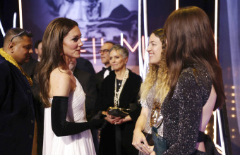 BAFTA 2023: Η Kate Middleton με το ίδιο φόρεμα που είχε βάλει πριν 4 χρόνια