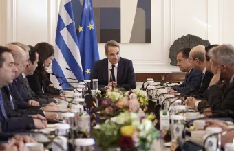 Μηνύματα σε πρώην υπουργούς