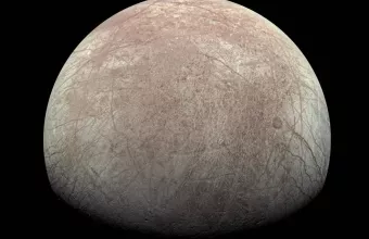 NASA: Νέα μελέτη αποδεικνύει ότι το εσωτερικό του φεγγαριού του Δία, Ευρώπη, επηρεάζει την κίνηση του εξωτερικού της φλοιού