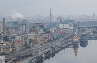 Σειρήνες ήχησαν ξανά στο Κίεβο – Αναφορές για εκρήξεις και σποραδικά πυρά