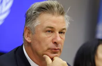 Rust: Η υπερασπιστική γραμμή Baldwin για τον θάνατο της Halyna Hutchins
