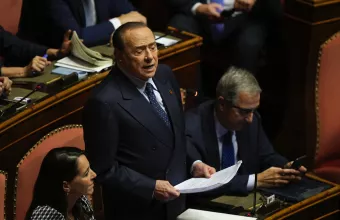 Ιατρικό ανακοινωθέν για Μπερλουσκόνι
