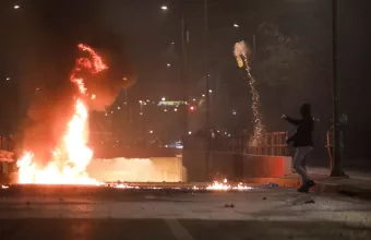 νεος κοσμος ανασταση μολοτοφ