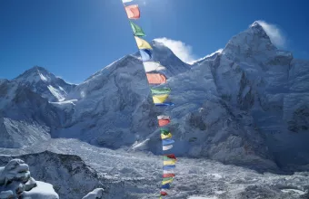 Έβερεστ: Συνεχίζει να ψηλώνει με έναν ποταμό να το… σπρώχνει προς τα πάνω