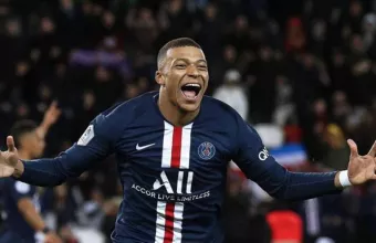 «Ή ανανεώνεις ή σε πουλάμε»: Έστειλε... τελεσίγραφο στον Εμπαπέ η Παρί!