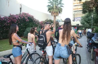 Γυμνή