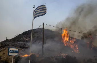 Συνεχίζεται ο επαναπατρισμός Βρετανών τουριστών από τη Ρόδο