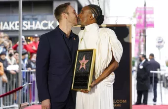O Billy Porter και τον σύζυγό του