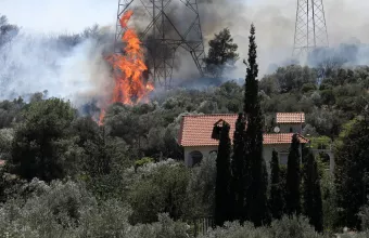 φωτια κερατεα