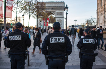 Ο θάνατος του εφήβου έχει προκαλέσει εκτεταμένες ταραχές σε όλη τη Γαλλία