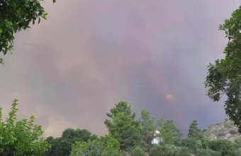 Φωτιά στη Ρόδο: Εκ περιτροπής διακοπές ρεύματος από τον ΔΕΔΔΗΕ