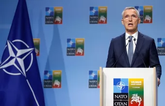 Ο Στόλτενμπεργκ καλεί την Ουκρανία και τους συμμάχους της «να μην χάνουν την ελπίδα» τους έπειτα από δύο χρόνια πολέμου