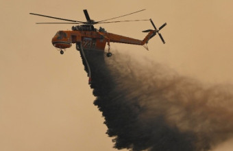 Φωτιά σε δασική έκταση στη Δράμα: Επιχειρούν αεροπλάνα και ελικόπτερο