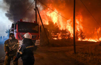 Mάχη με τις αναζωπυρώσεις σε Έβρο, Πάρνηθα, Βοιωτία -122 πυρκαγιές στην Ελλάδα