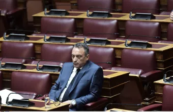 Στίγκας μόνος στη βουλή