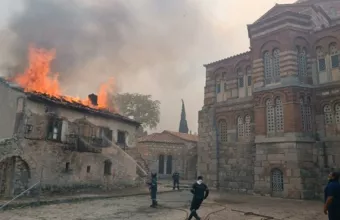 Ανακοίνωση του ΥΠΠΟ για την πυρκαγιά κοντά στην Μονή του Οσίου Λουκά