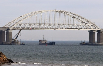 Διεκόπη προσωρινά η κίνηση στη γέφυρα της Κριμαίας