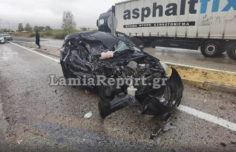Νταλίκα συγκρούστηκε μια δύο αυτοκίνητα - Νεκρή η μία οδηγός - Φωτογραφίες και Βίντεο