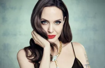 Η Angelina Jolie