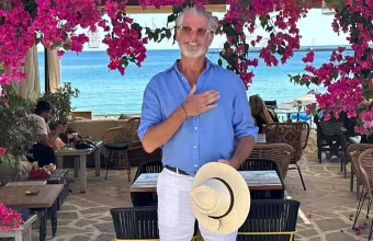 Ο Pierce Brosnan