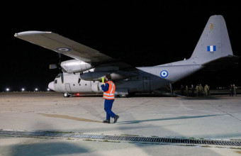 Αναχώρησε το ελληνικό C-130 με ανθρωπιστική βοήθεια για τη Γάζα