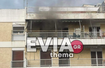 Φωτιά σε διαμέρισμα στη Χαλκίδα- Απεγκλώβισαν λιπόθυμη γυναίκα