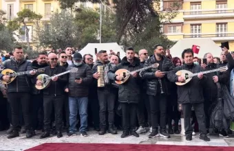 Η μπάντα  του Βασίλη Καρρά τον αποχαιρετά