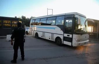 Σοβαρός τραυματισμός αστυνομικού: Πάνω από 200 άτομα έχουν αφεθεί ελεύθερα