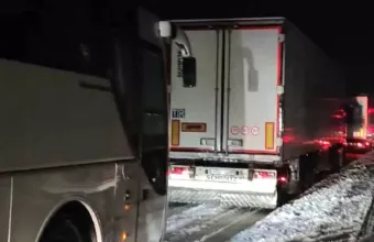 100 Έλληνες επιβάτες παραμένουν εγκλωβισμένοι