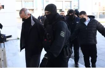 Οι αλληλέγγυοι και η μάνα της 12χρονης στον Κολωνό