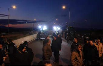 Οι αγρότες απέκλειαν την παλιά εθνική Θεσσαλονικής - Έδεσσας