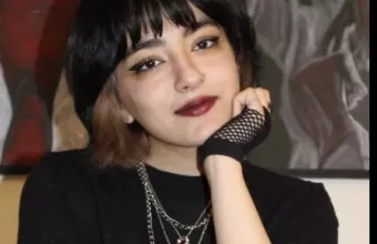 Ιρανή διαδηλώτρια