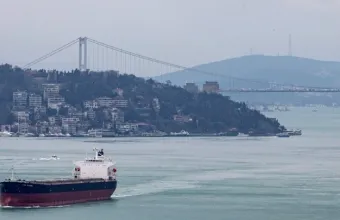 Bloomberg: Η Τουρκία περιορίζει τη διέλευση πλοίων που εισέρχονται στη Μαύρη Θάλασσα μέσω Δαρδανελίων